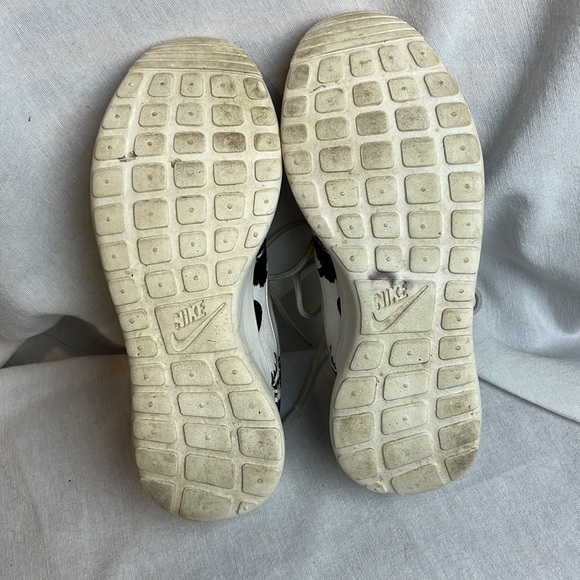 Nike Palm Tree Roshe Run Sneakers - Picture 5 of 8